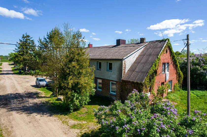  PARDUODAMAS 2 KAMBARIŲ BUTAS SU 11.78 ARŲ ŽEMĖS