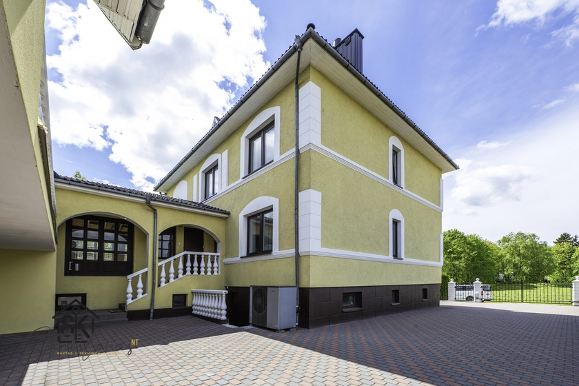  Dviejų aukštų gyvenamasis namas su galimybėm