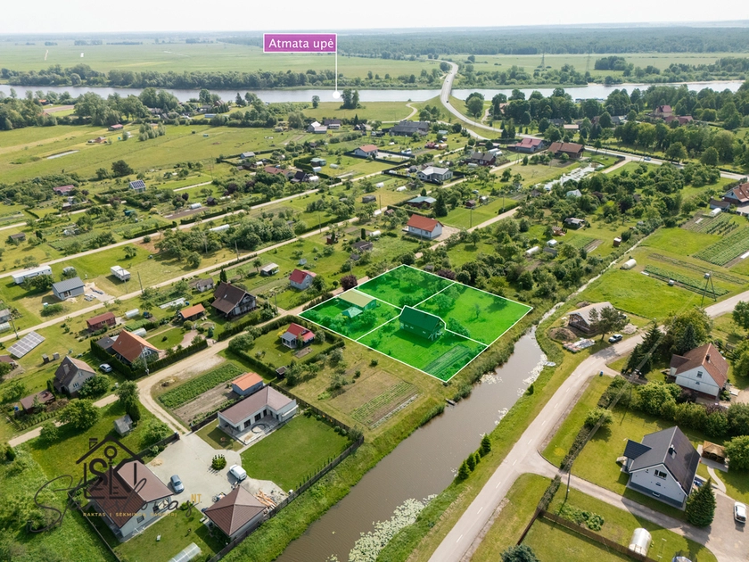 sodo namas Rusnėje su vaizdu į vandenį