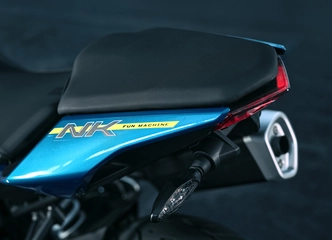 125NK motociklas su ABS – energinga dinamika ir patogumas tiek pradedantiesiems, tiek patyrusiems