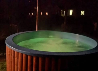 Didžiojo kubilo nuoma – 50e visam savaitgaliui!