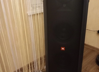 JBL PartyBox 1000 – galinga muzika ir šviesų šou