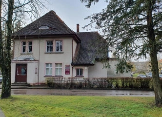Šilutės centre visas I aukštas – 92 kv.m. + 16 kv.m. rūsys